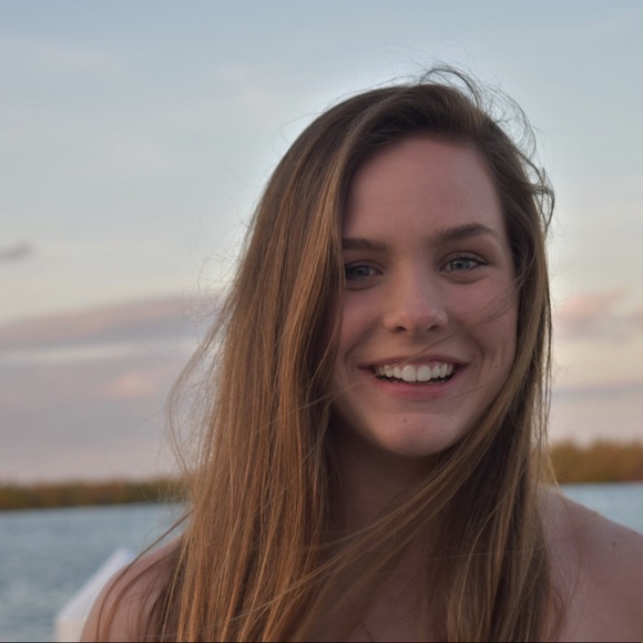 Meet your Posher, Brooke - Picture 1 of 1